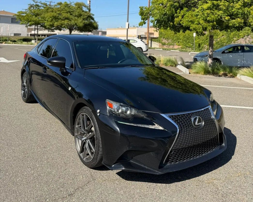 LEXUS IS